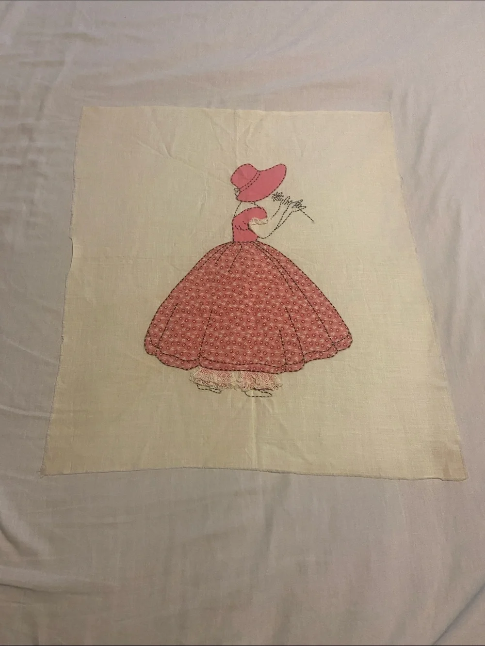 Vintage-Style Embroidered Lady Wall Art /Pillow Cover